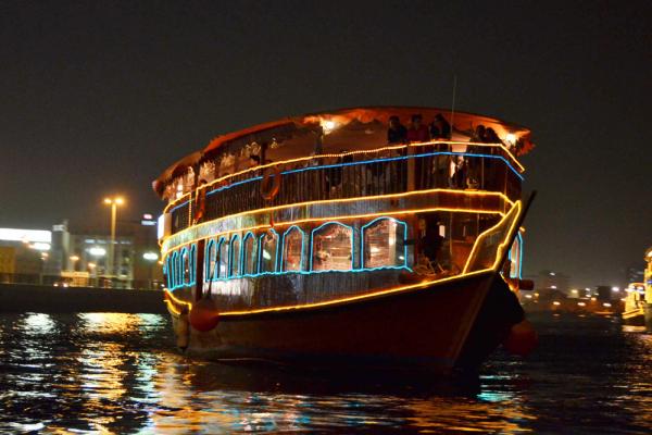 قایق در دبی