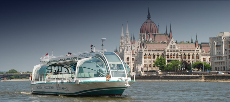 قایق در بوداپست