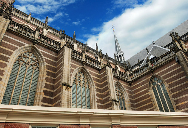 کلیسای جدید و بنای یادبود ملی هلند