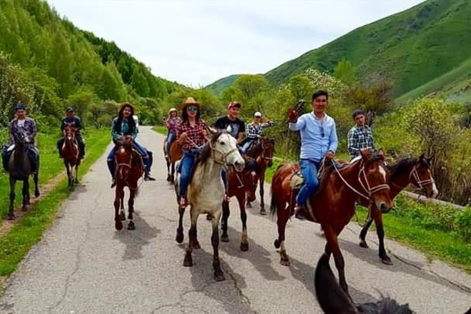 کوه پیمایی با اسب قرقیزستان